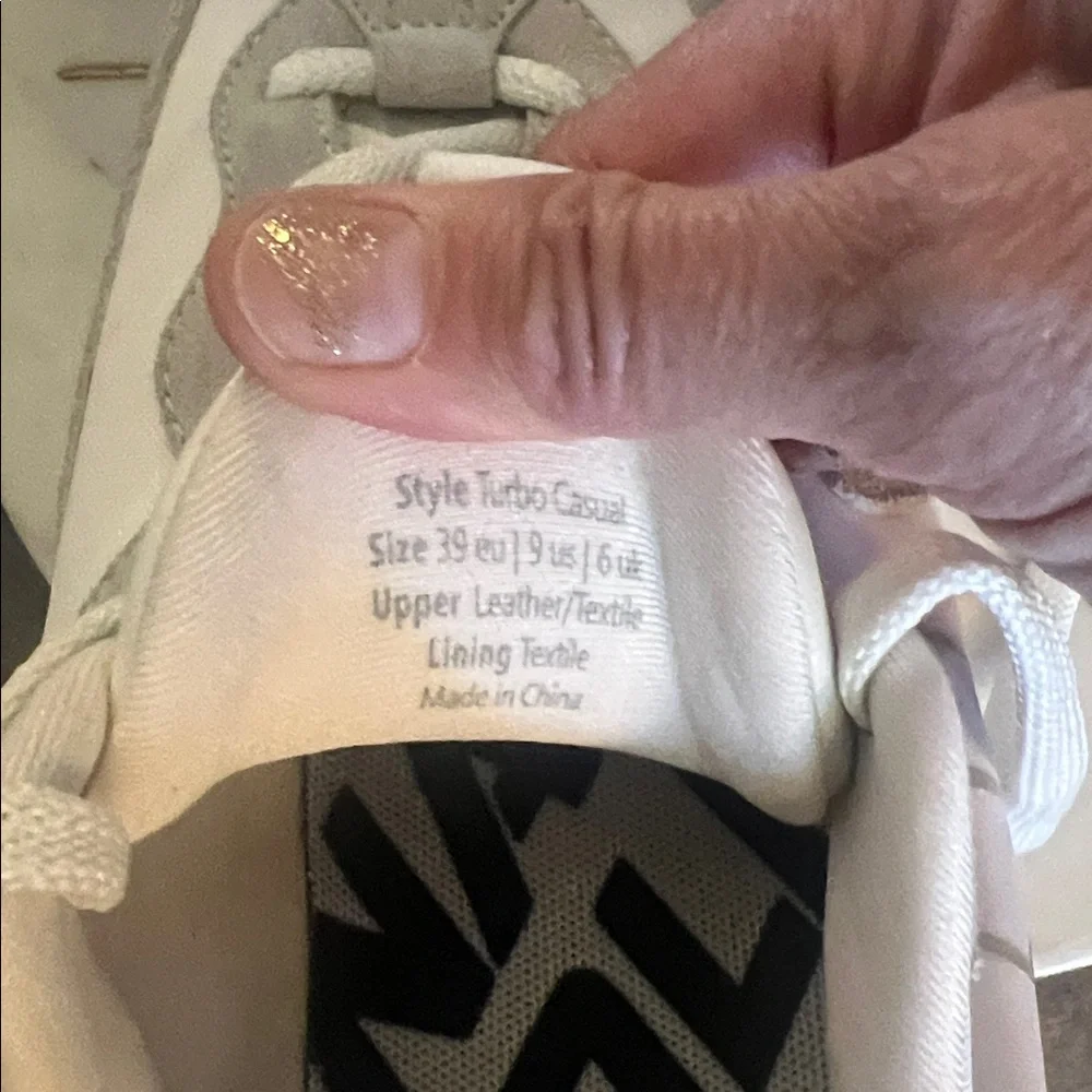 🛑 1 hour sale. Naked Wolfe, size 9, Turbo Casual White Sneakers w/ Wolf logo - Picture 9 of 11